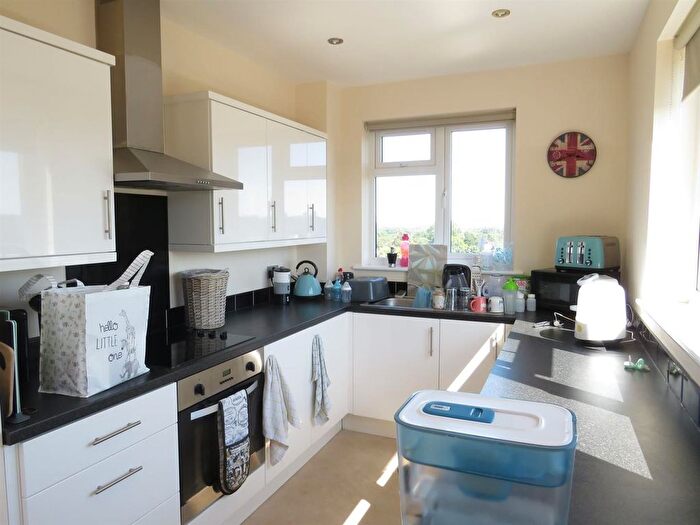 2 Bedroom Flat To Rent In Curzon Road, Waterlooville, PO7