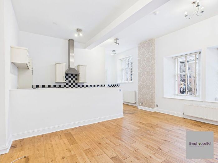 2 Bedroom Flat For Sale In Clydesdale Close, Biggar, ML12