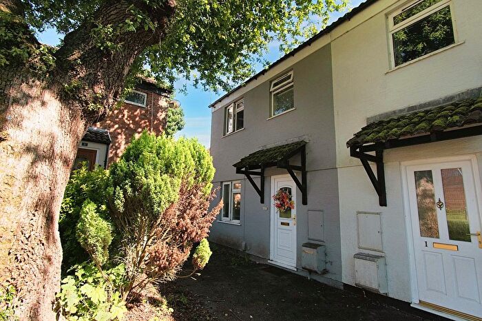 3 Bedroom Semi-Detached House For Sale In Cefn Celyn, Dunvant, Swansea, SA2