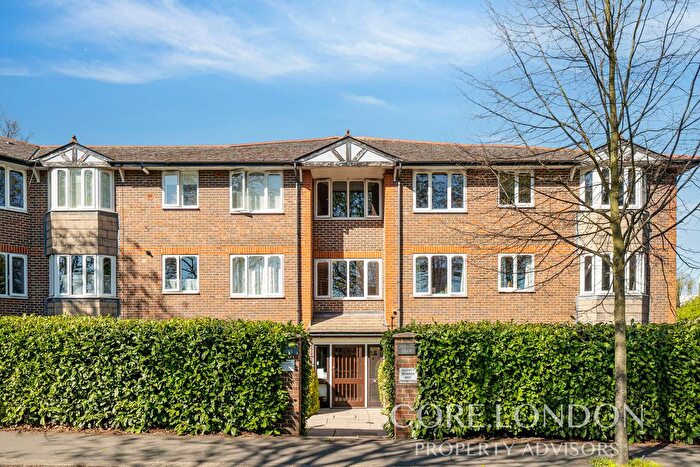 2 Bedroom Flat To Rent In Miranda Court, Queens Drive, W3