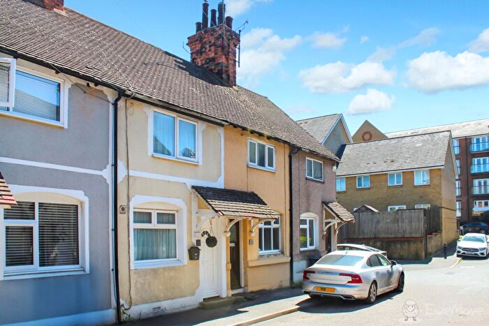 2 Bedroom Terraced House For Sale In Taunton Road, Northfleet, Gravesend, DA11