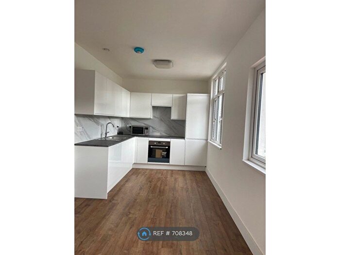 3 Bedroom Detached House To Rent In Horn Lane, London, W3