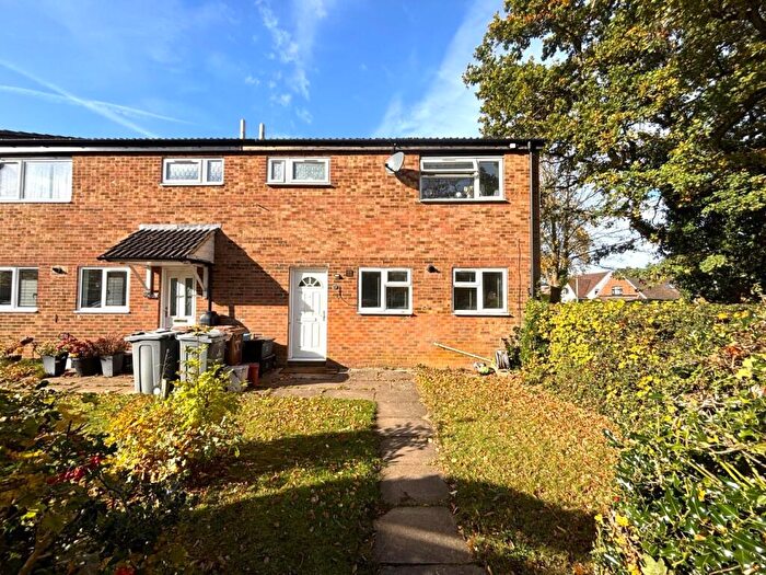 4 Bedroom End Of Terrace House For Sale In Balmoral Close, Stevenage, SG2