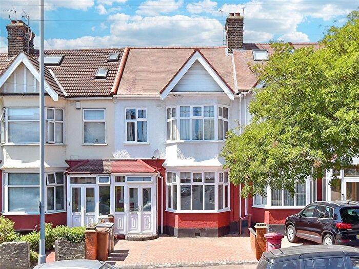 3 Bedroom Terraced House For Sale In Old Church Road, Chingford, E4
