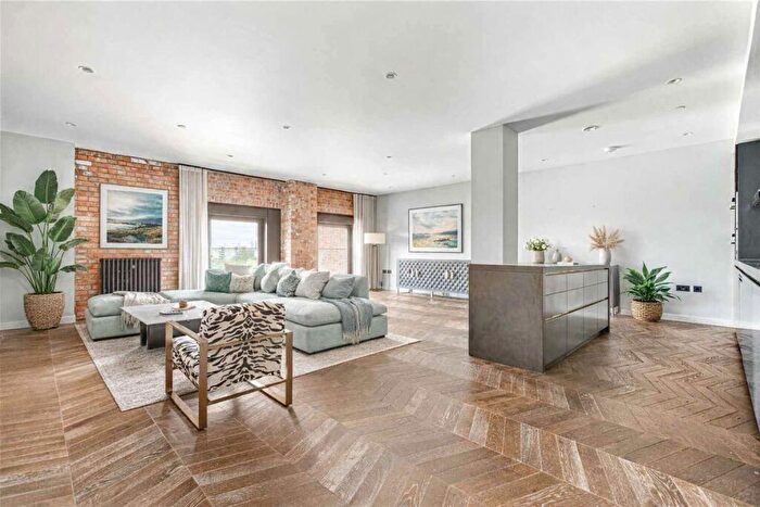 3 Bedroom Flat To Rent In Switch House West, Battersea Power Station, SW11