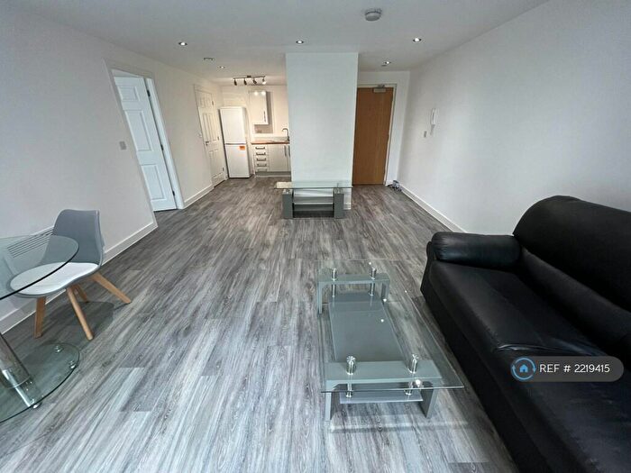 1 Bedroom Flat To Rent In Orange Grove House, Manchester, M14