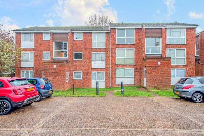 2 Bedroom Apartment To Rent In Roydon Court, Hemel Hempstead, Hertfordshire, HP2