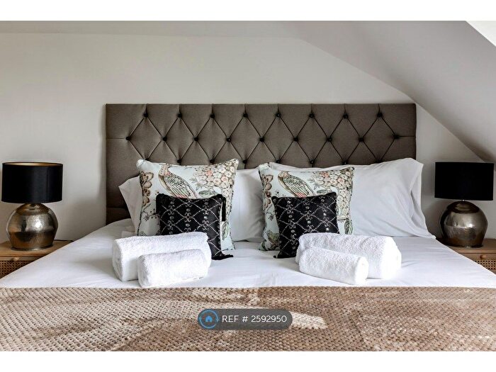 3 Bedroom Maisonette To Rent In Newcombe Park, Mill Hill, London, NW7
