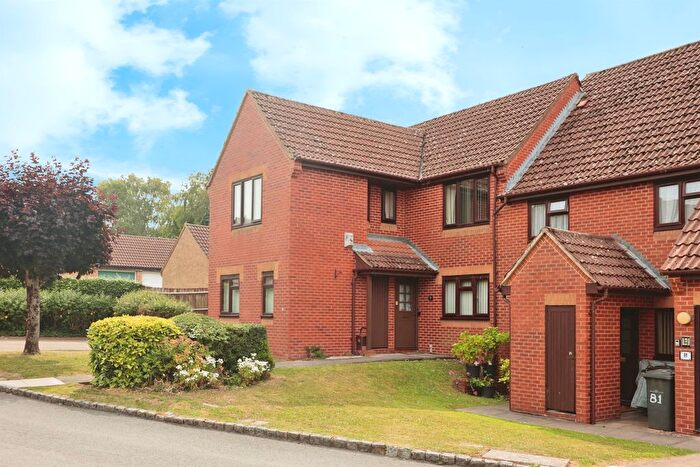 2 Bedroom Flat For Sale In Lansdowne Way, High Wycombe, HP11