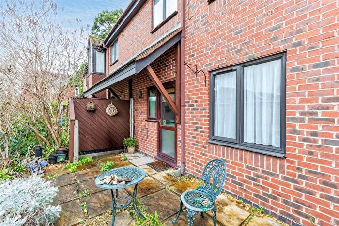 1 Bedroom Flat For Sale In Mill Crescent, Kineton, CV35