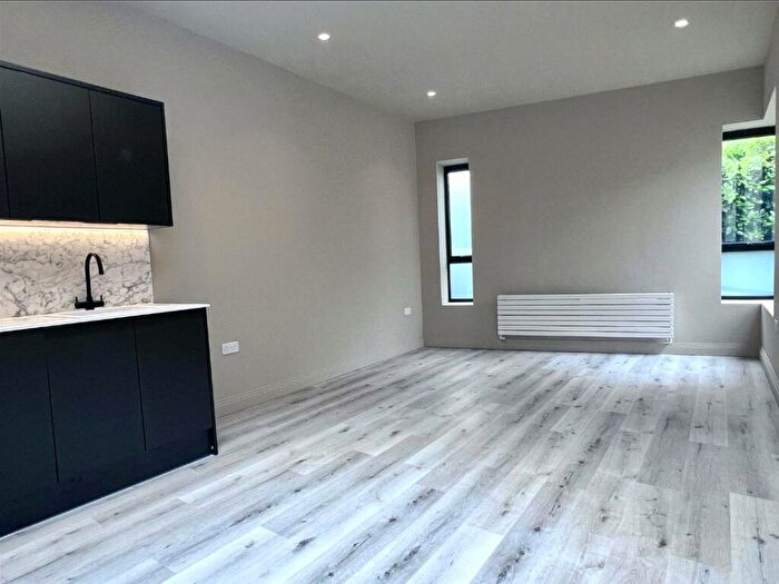 1 Bedroom Flat To Rent In Upper Hale Road, Farnham, GU9
