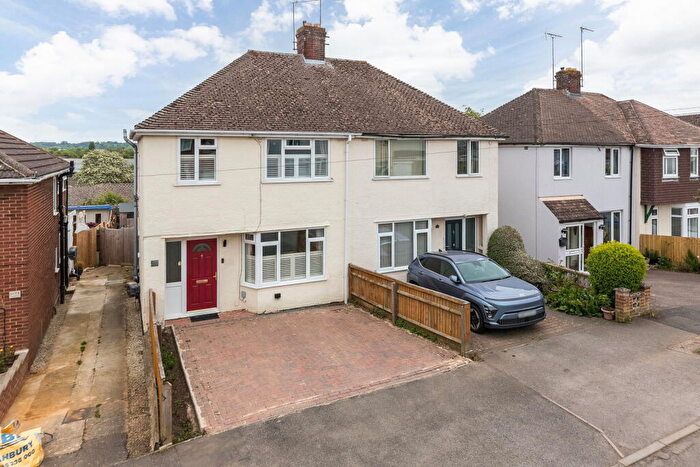 3 Bedroom Semi-Detached House For Sale In Pinhill Road, Banbury, OX16