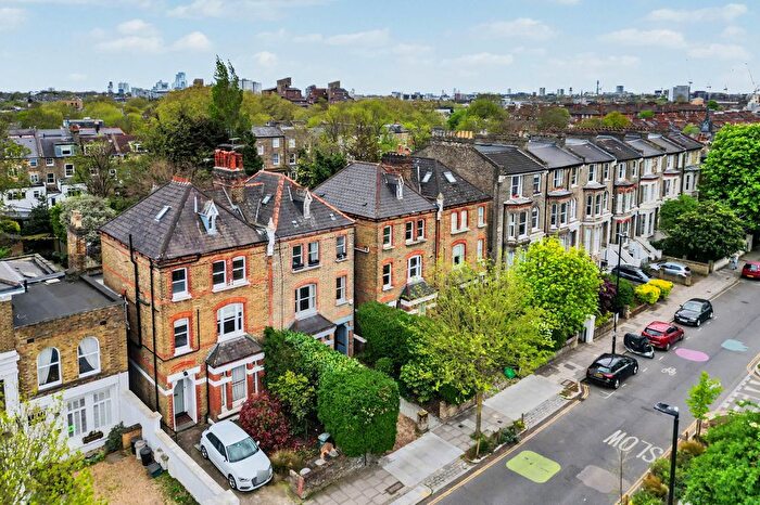 5 Bedroom Semi Detached House For Sale In Tollington Park, N4