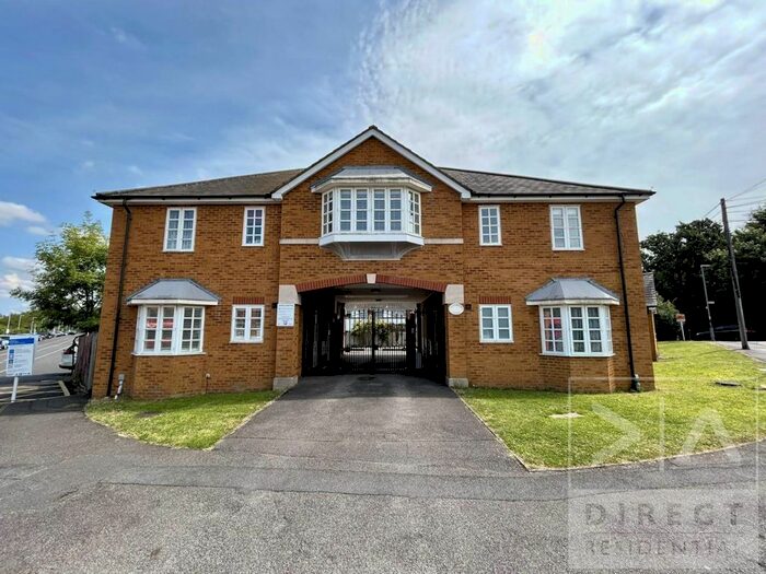 1 Bedroom Flat To Rent In Elizabeth Court, Station Approach, KT17