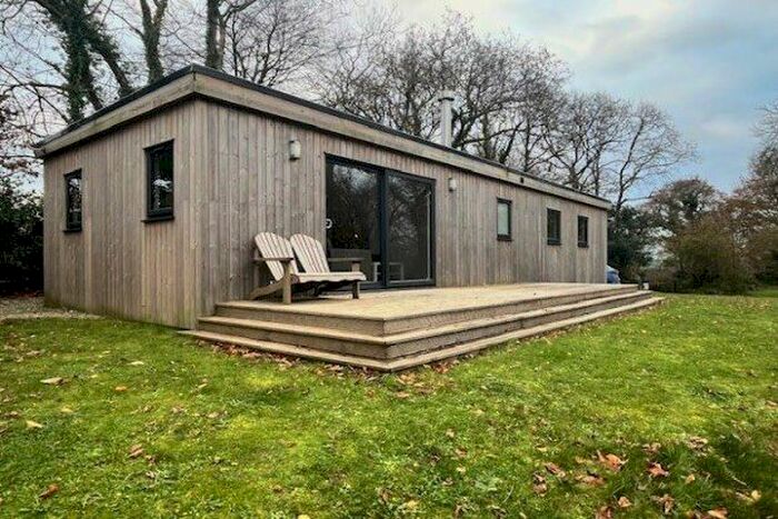 2 Bedroom Chalet To Rent In Par, PL24