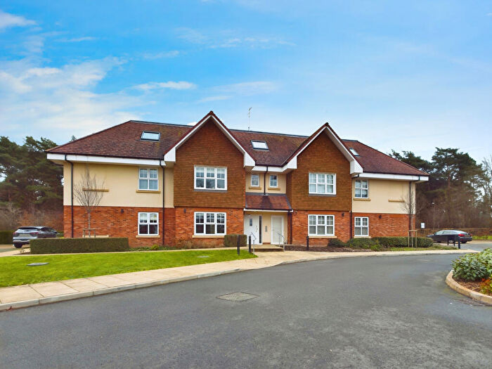 2 Bedroom Retirement Property For Sale In Chantry Court, Broadbridge Heath, RH12