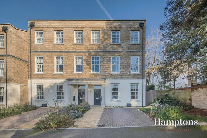 5 Bedroom Semi-Detached House To Rent In Lourdes Close, London, SE13