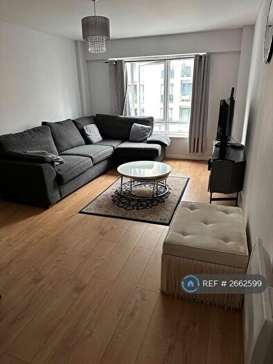 3 Bedroom Flat To Rent In Boulevard Drive, London, Colindale, NW9