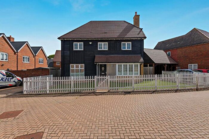 4 Bedroom Detached House For Sale In Burners Walk, Wouldham, Rochester, ME1
