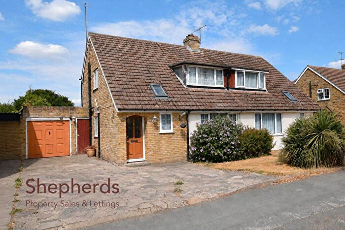 3 Bedroom Semi-Detached House For Sale In Bury Green Road, West Cheshunt, EN7