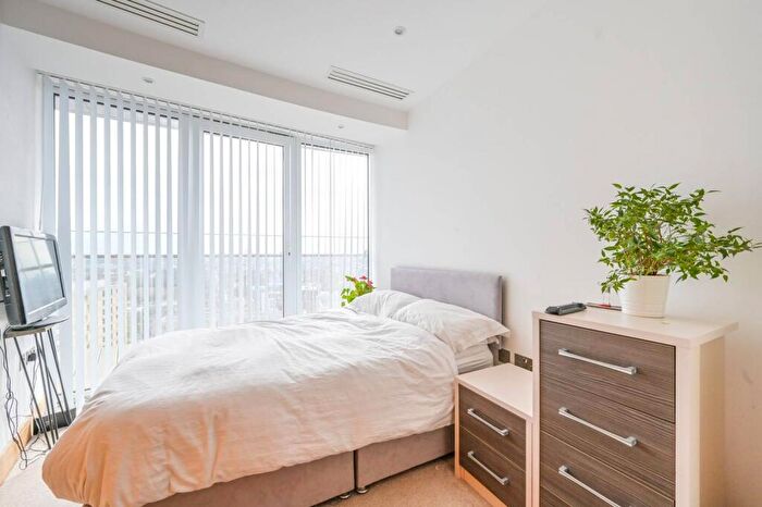 2 Bedroom Flat For Sale In Arena Tower, Canary Wharf, London, E14