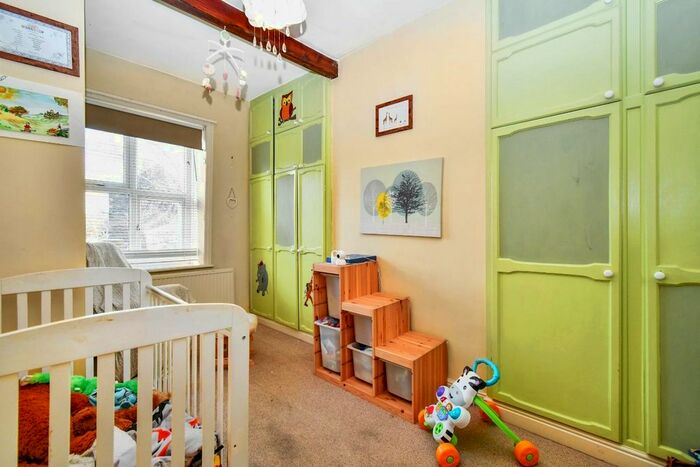 3 Bedroom Town House For Sale In Carrbottom Road, Greengates, Bradford, BD10