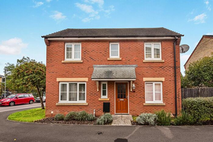 3 Bedroom End Of Terrace House For Sale In Middle Leaze, Chippenham, SN14