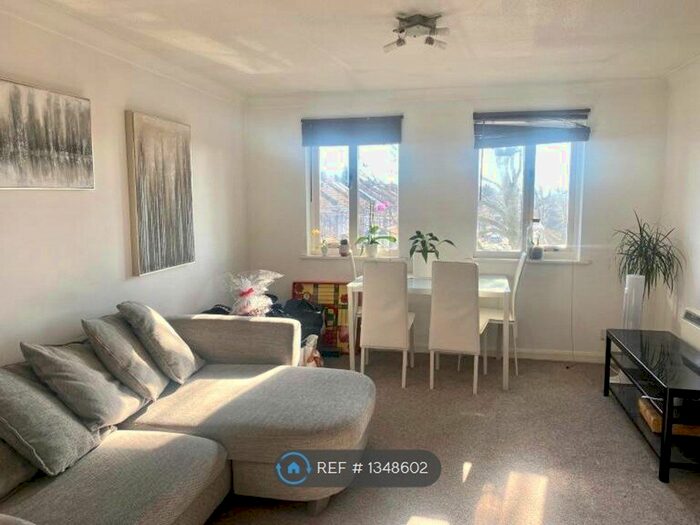 2 Bedroom Flat To Rent In Somerville Road, Penge, SE20