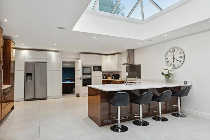 5 Bedroom Detached House For Sale In The Lawns, Cheam, SM2