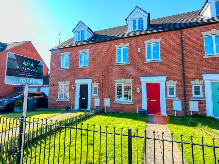 4 Bedroom Town House To Rent In Leicester Gardens, Avenue Road, Chesterfield, Derbyshire, S41