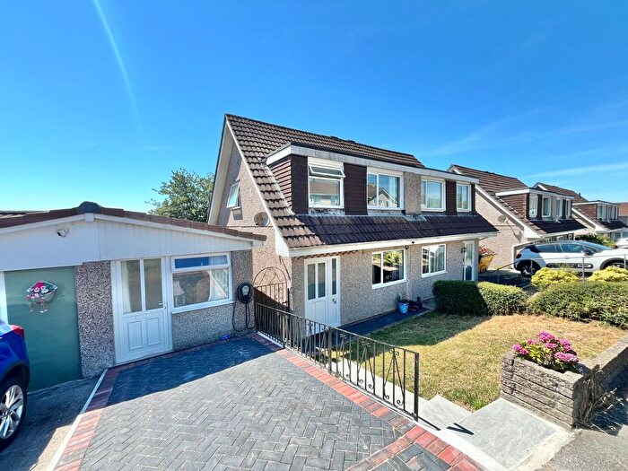 4 Bedroom Semi-Detached House For Sale In Hawthorns, Saltash, PL12