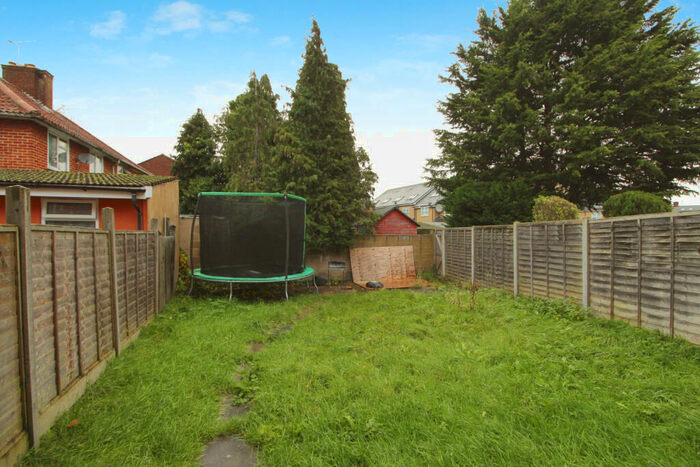 1 Bedroom Maisonette To Rent In Paulhan Road, Kenton, Harrow, HA3