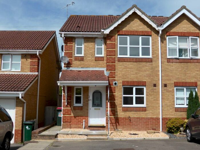 3 Bedroom Semi-Detached House To Rent In Carter Road, Crawley, RH10