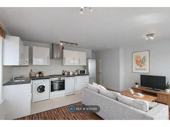 2 Bedroom Flat To Rent In Acton, London, W3