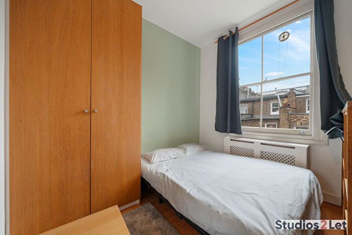 Studio To Rent In Fairholme Road, London, W14