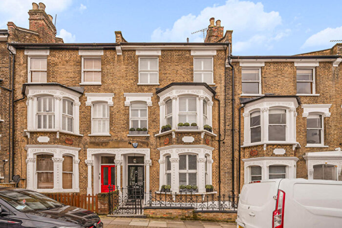 5 Bedroom Parking For Sale In Aubert Road, London, N5