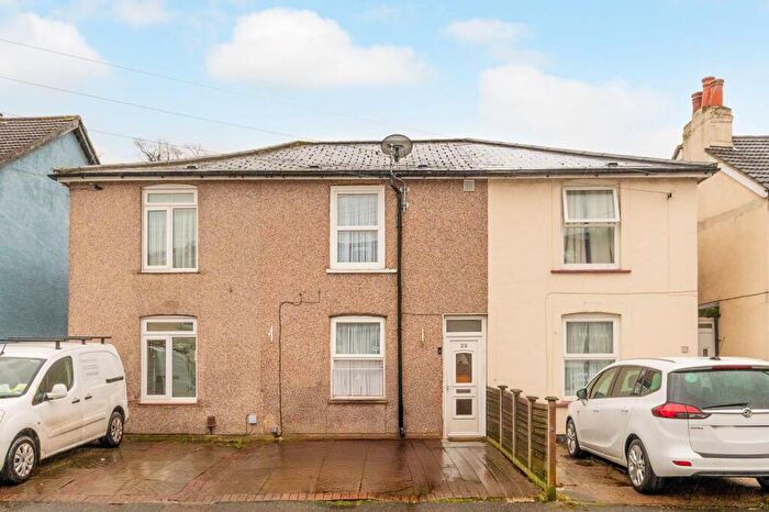 2 Bedroom Terraced House For Sale In Addington Road, Croydon, CR0