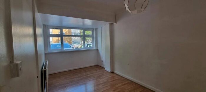 4 Bedroom Town House To Rent In Lovell Road, Southall, UB1