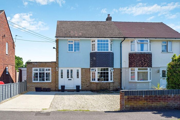 3 Bedroom Semi-Detached House To Rent In Morton Avenue, Kidlington, OX5