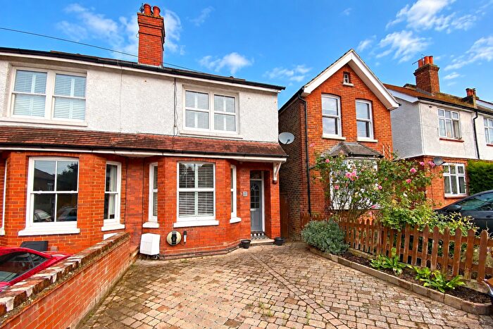 3 Bedroom Semi Detached House To Rent In Knighton Road, Earlswood, Redhill, Surrey, RH1