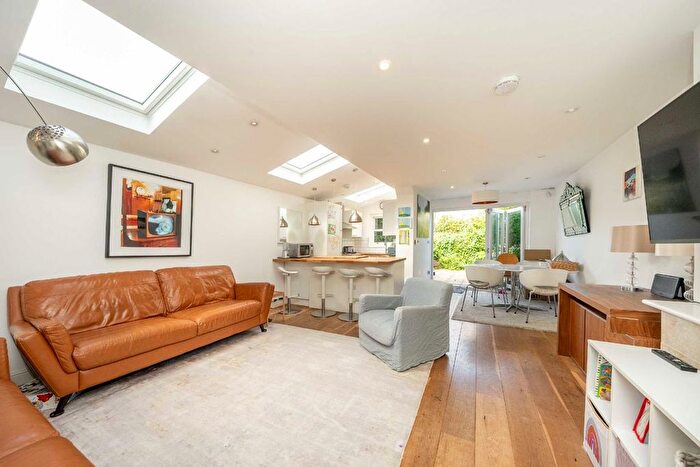 2 Bedroom Flat To Rent In Kenmont Gardens, Willesden, NW10