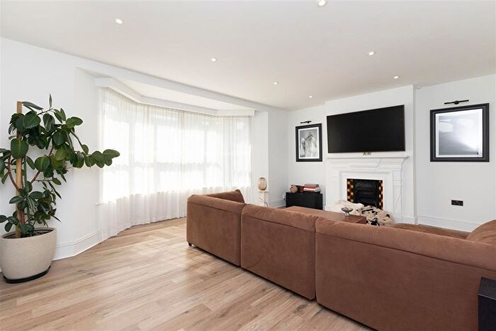 3 Bedroom Flat For Sale In Sackville Road, Bexhill-On-Sea, TN39