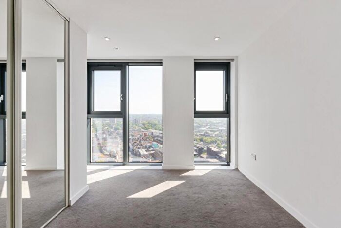 2 Bedroom Flat To Rent In Castle Park View, Castle Street, Bristol, BS2