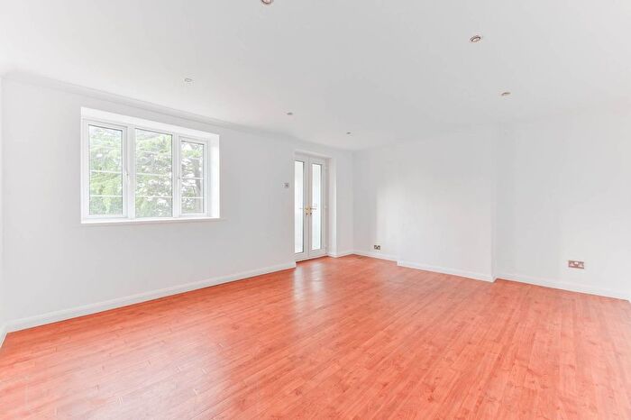 3 Bedroom Flat For Sale In The Woodlands, Upper Norwood, London, SE19