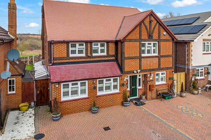 5 Bedroom Detached House For Sale In Bittern Close, Cheshunt, EN7