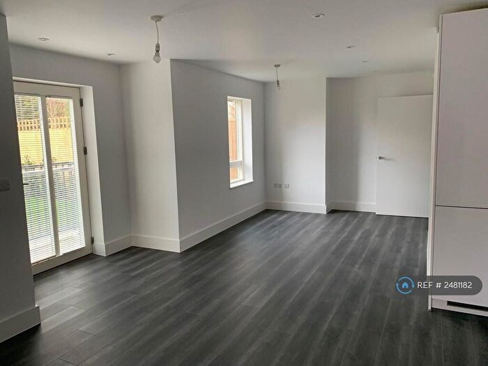 1 Bedroom Flat To Rent In Scotts Lane, Bromley, BR2