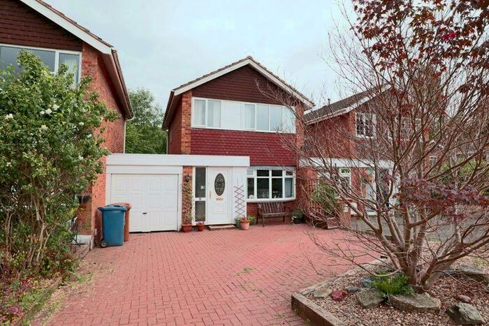 3 Bedroom Link Detached House For Sale In Cedars Drive, Stone, ST15