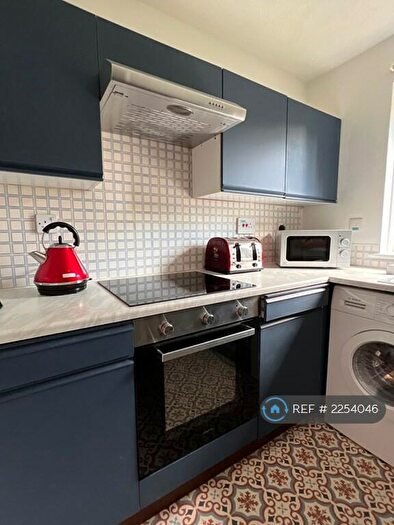 2 Bedroom Flat To Rent In Overnewton Square, Glasgow, G3