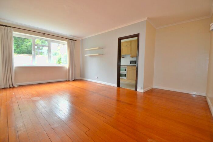 2 Bedroom Flat To Rent In Palace Road, Kingston Upon Thames, KT1