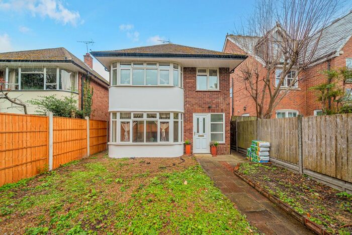 3 Bedroom Detached House To Rent In Hampton Road, Teddington, TW11